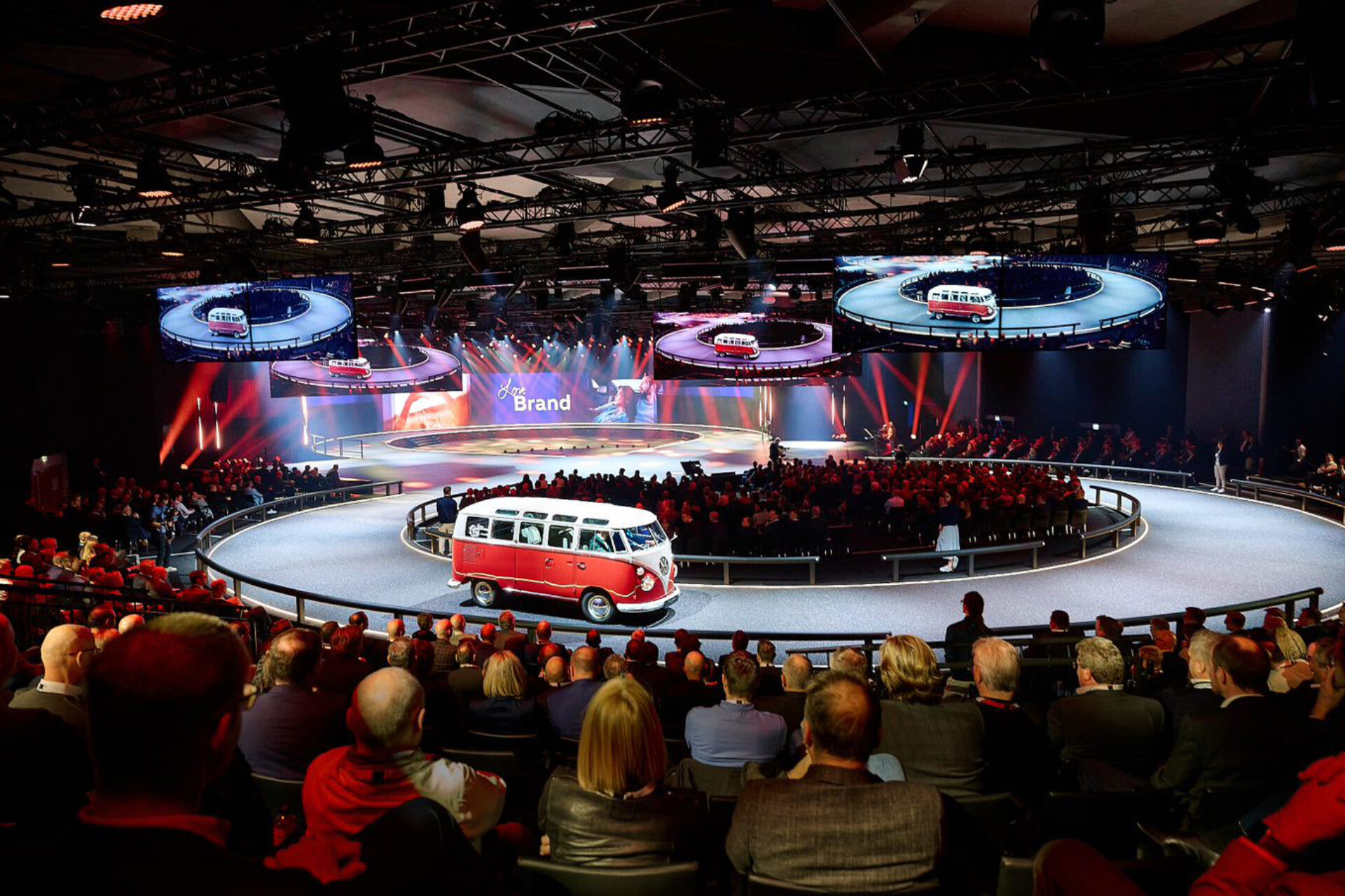 Infinity Loop VW Brand Experience Produktshow fA live marketing